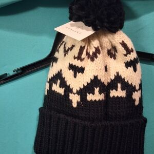 Stylish Black and White Knit Pom-Pom Hat